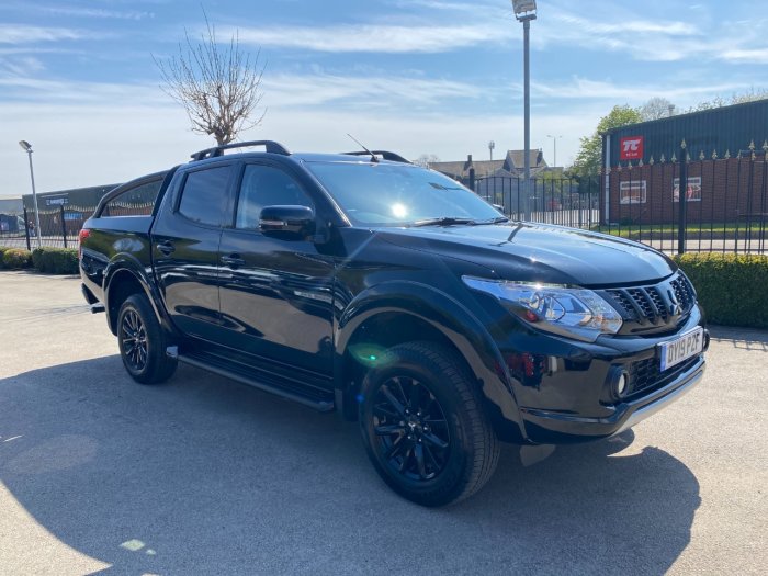 Mitsubishi L200 2.4 Double Cab DI-D 181 Barbarian Black 4WD Pick Up Diesel Black