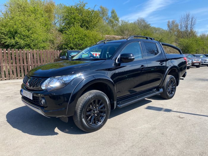Mitsubishi L200 2.4 Double Cab DI-D 181 Barbarian Black 4WD Pick Up Diesel Black