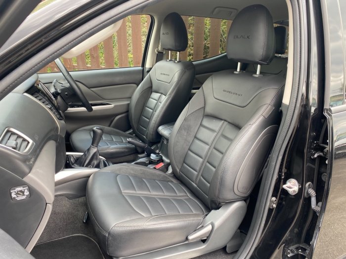 Mitsubishi L200 2.4 Double Cab DI-D 181 Barbarian Black 4WD Pick Up Diesel Black