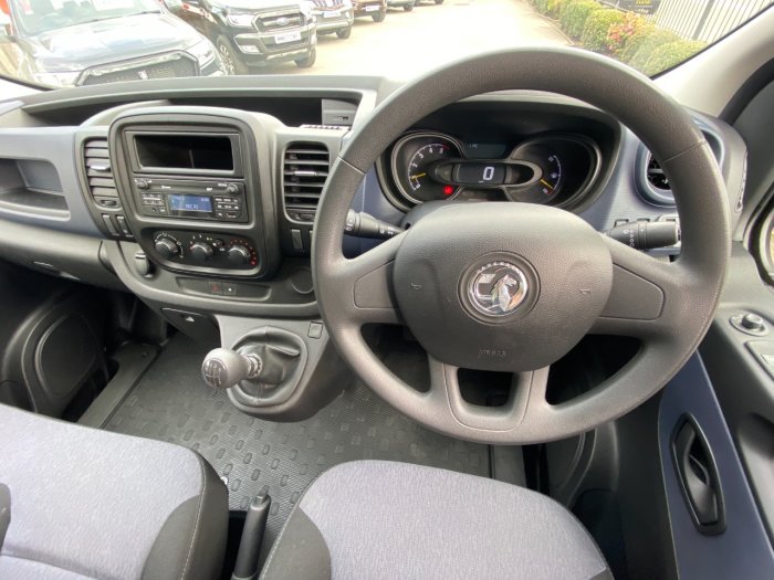 Vauxhall Vivaro 2700 1.6CDTI 95PS H1 Van Panel Van Diesel White