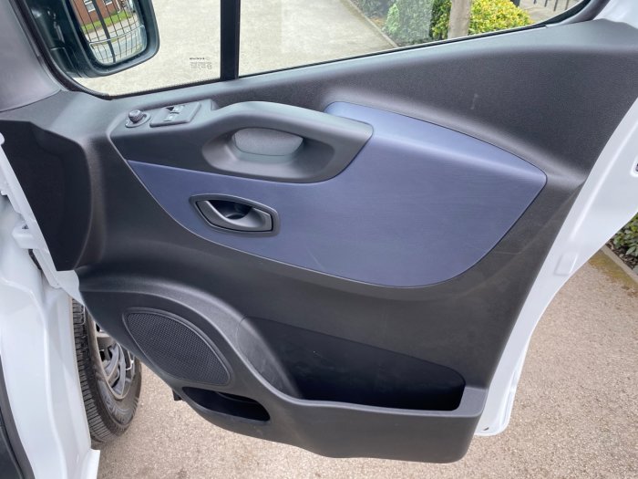 Vauxhall Vivaro 2700 1.6CDTI 95PS H1 Van Panel Van Diesel White