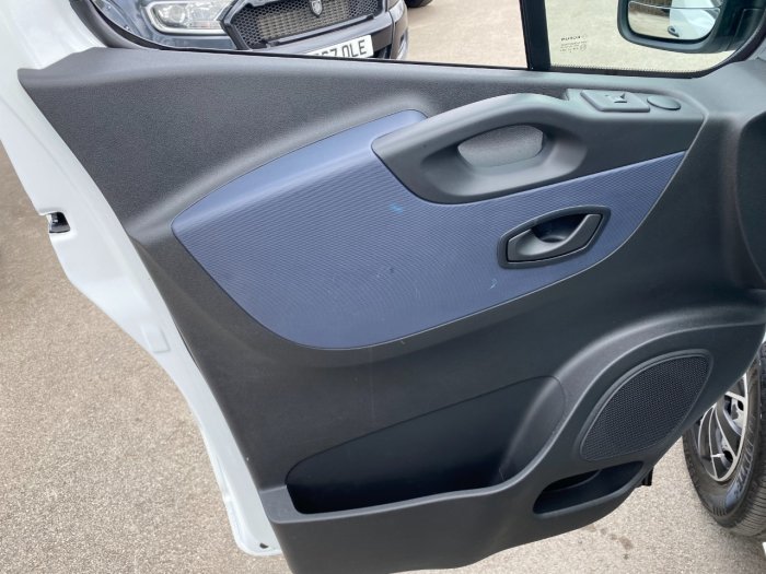 Vauxhall Vivaro 2700 1.6CDTI 95PS H1 Van Panel Van Diesel White