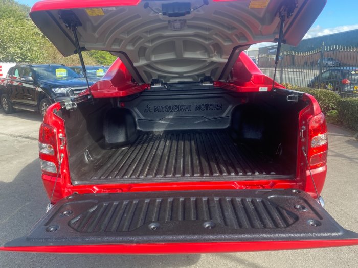 Mitsubishi L200 2.4 Double Cab DI-D 178 Warrior 4WD Auto Pick Up Diesel Red