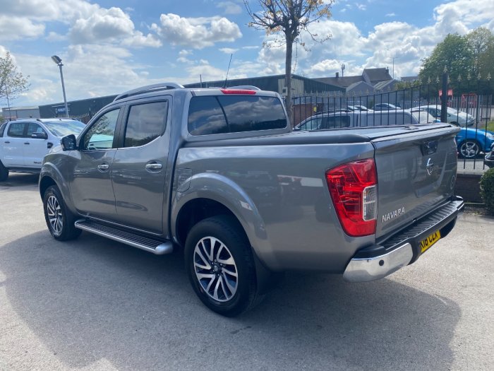 Nissan Navara Double Cab Pick Up Tekna 2.3dCi 190 4WD Auto Pick Up Diesel Grey
