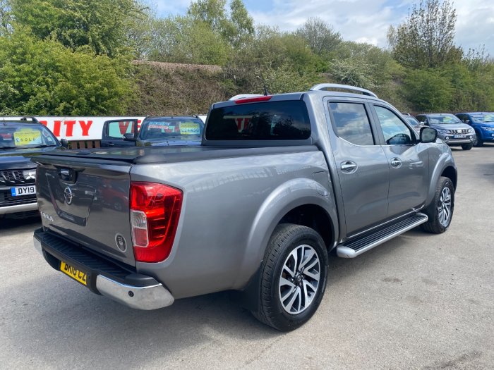 Nissan Navara Double Cab Pick Up Tekna 2.3dCi 190 4WD Auto Pick Up Diesel Grey
