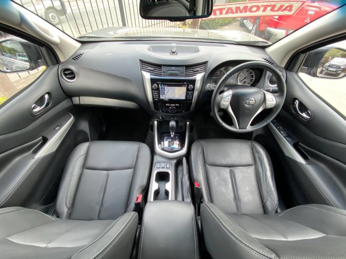 Nissan Navara Double Cab Pick Up Tekna 2.3dCi 190 4WD Auto Pick Up Diesel Grey