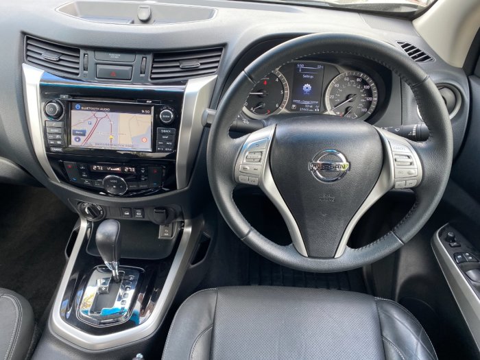 Nissan Navara Double Cab Pick Up Tekna 2.3dCi 190 4WD Auto Pick Up Diesel Grey
