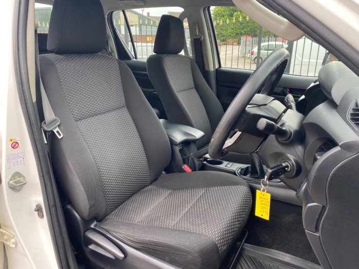 Toyota Hilux Active D/Cab Pick Up 2.4 D-4D Pick Up Diesel White