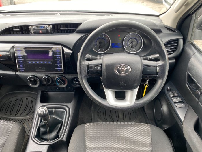 Toyota Hilux Active D/Cab Pick Up 2.4 D-4D Pick Up Diesel White