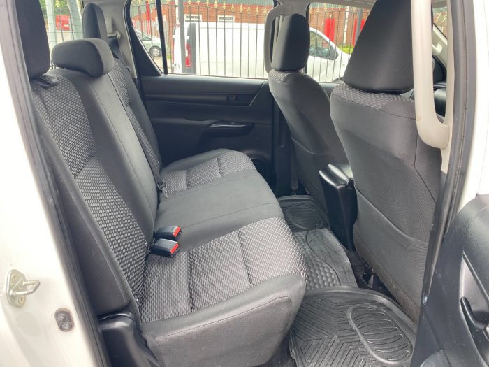 Toyota Hilux Active D/Cab Pick Up 2.4 D-4D Pick Up Diesel White