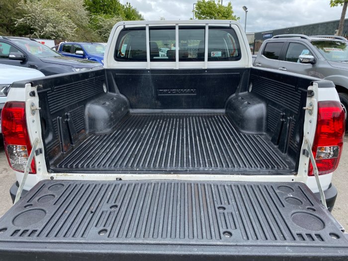 Toyota Hilux Active D/Cab Pick Up 2.4 D-4D Pick Up Diesel White