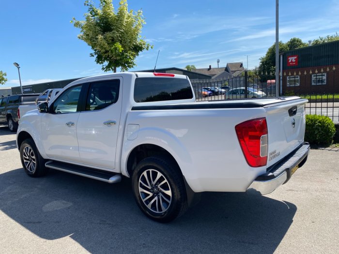 Nissan Navara Double Cab Pick Up N-Connecta 2.3dCi 190 4WD Pick Up Diesel White