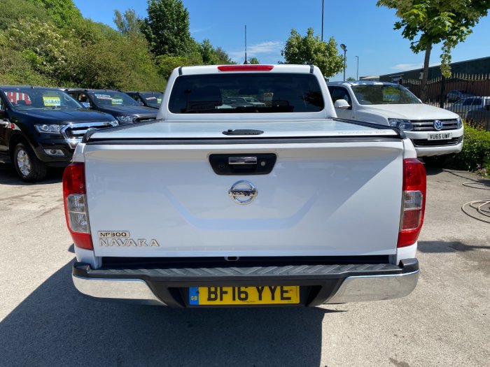 Nissan Navara Double Cab Pick Up N-Connecta 2.3dCi 190 4WD Pick Up Diesel White