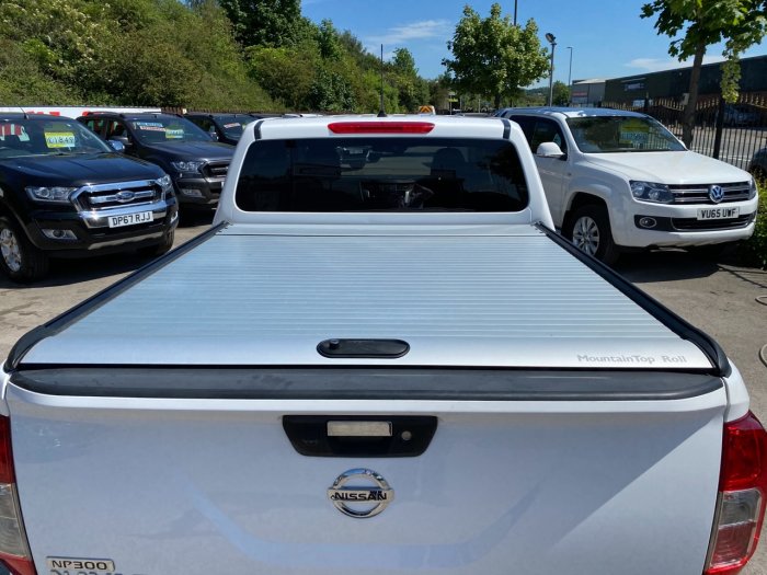 Nissan Navara Double Cab Pick Up N-Connecta 2.3dCi 190 4WD Pick Up Diesel White