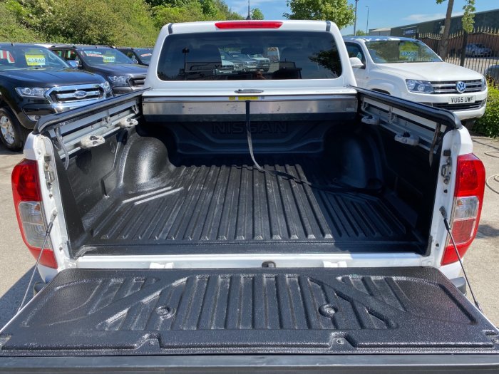 Nissan Navara Double Cab Pick Up N-Connecta 2.3dCi 190 4WD Pick Up Diesel White