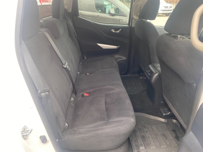 Nissan Navara Double Cab Pick Up N-Connecta 2.3dCi 190 4WD Pick Up Diesel White