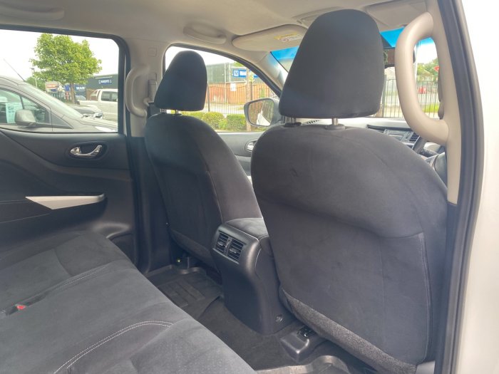 Nissan Navara Double Cab Pick Up N-Connecta 2.3dCi 190 4WD Pick Up Diesel White