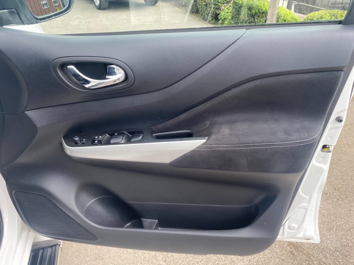 Nissan Navara Double Cab Pick Up N-Connecta 2.3dCi 190 4WD Pick Up Diesel White