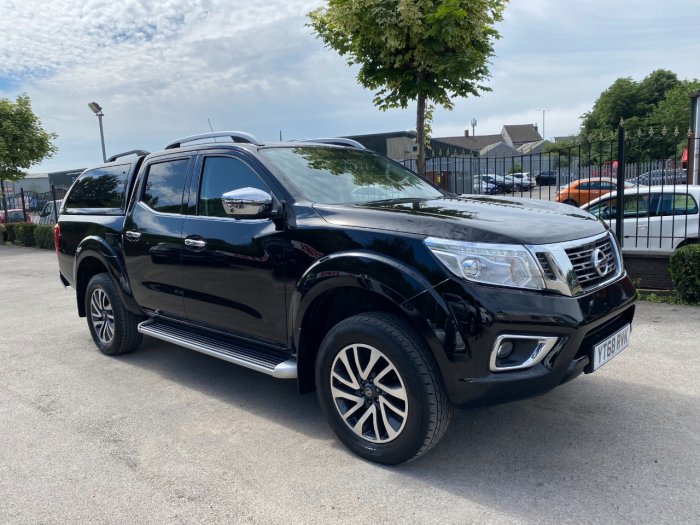 Nissan Navara Double Cab Pick Up Tekna 2.3dCi 190 4WD Auto Pick Up Diesel Black