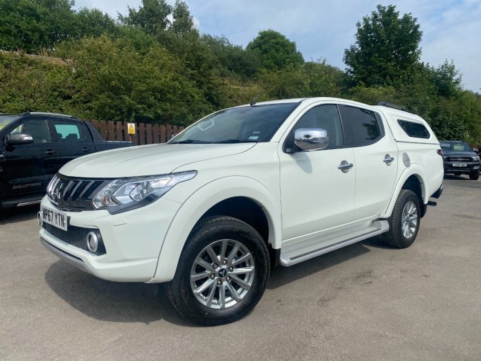 Mitsubishi L200 2.4 Double Cab DI-D 178 Barbarian 4WD Auto Pick Up Diesel White