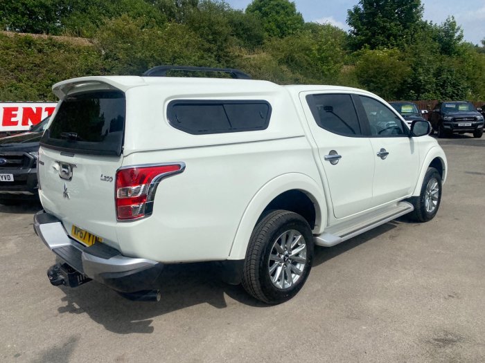Mitsubishi L200 2.4 Double Cab DI-D 178 Barbarian 4WD Auto Pick Up Diesel White