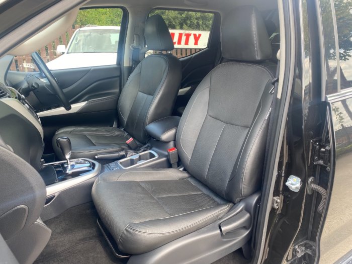 Nissan Navara Double Cab Pick Up Tekna 2.3dCi 190 4WD Auto Pick Up Diesel Black