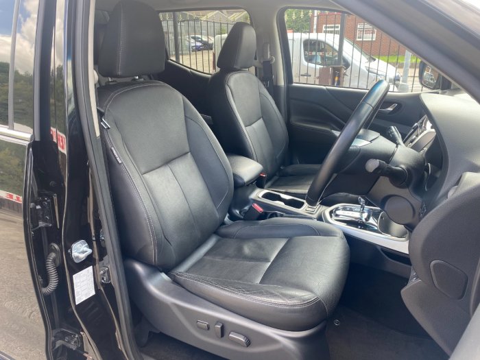 Nissan Navara Double Cab Pick Up Tekna 2.3dCi 190 4WD Auto Pick Up Diesel Black
