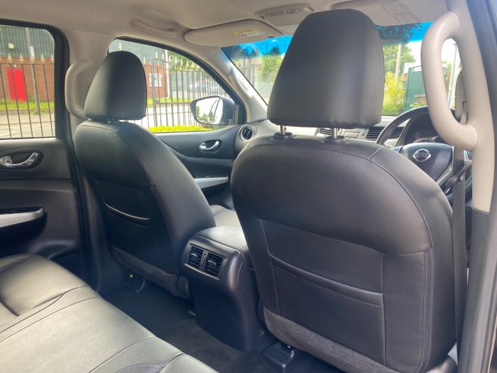 Nissan Navara Double Cab Pick Up Tekna 2.3dCi 190 4WD Auto Pick Up Diesel Black