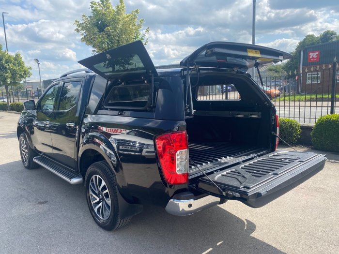 Nissan Navara Double Cab Pick Up Tekna 2.3dCi 190 4WD Auto Pick Up Diesel Black