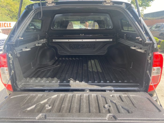 Nissan Navara Double Cab Pick Up Tekna 2.3dCi 190 4WD Auto Pick Up Diesel Black
