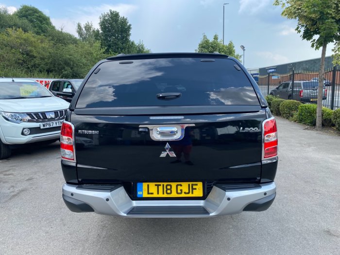 Mitsubishi L200 2.4 Double Cab DI-D 178 Barbarian 4WD Pick Up Diesel Black