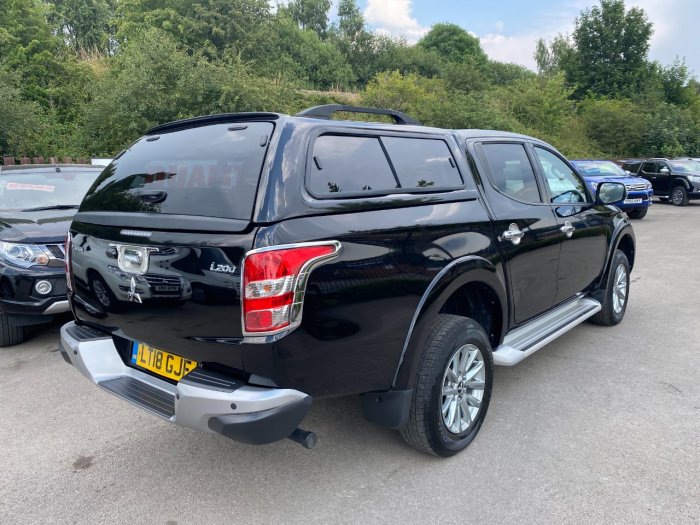 Mitsubishi L200 2.4 Double Cab DI-D 178 Barbarian 4WD Pick Up Diesel Black