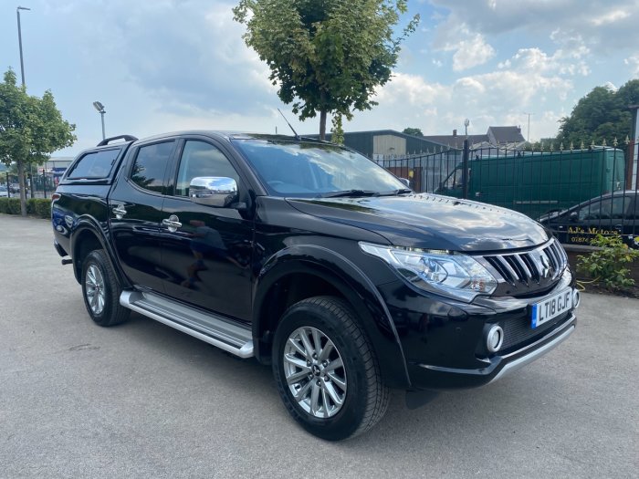 Mitsubishi L200 2.4 Double Cab DI-D 178 Barbarian 4WD Pick Up Diesel Black