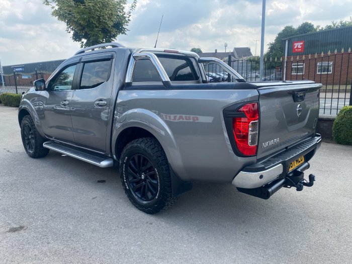 Nissan Navara Double Cab Pick Up Tekna 2.3dCi 190 4WD Auto Pick Up Diesel Grey