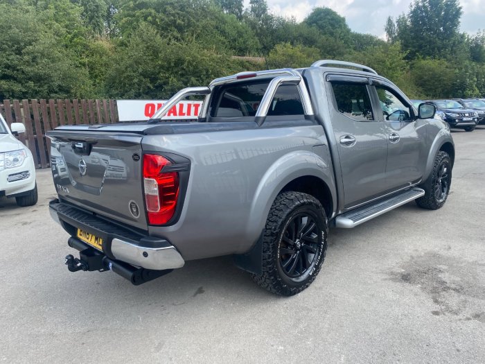 Nissan Navara Double Cab Pick Up Tekna 2.3dCi 190 4WD Auto Pick Up Diesel Grey