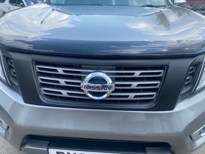 Nissan Navara Double Cab Pick Up Tekna 2.3dCi 190 4WD Auto Pick Up Diesel Grey