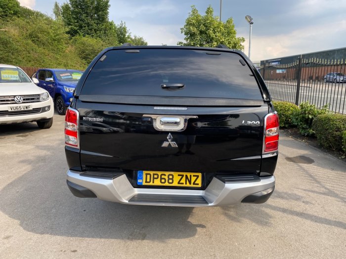 Mitsubishi L200 2.4 Double Cab DI-D 178 Barbarian 4WD Auto Pick Up Diesel Black