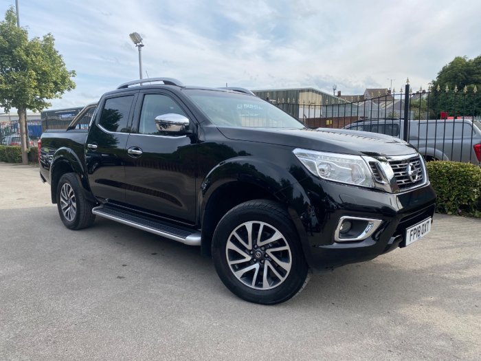 Nissan Navara Double Cab Pick Up Tekna 2.3dCi 190 4WD Pick Up Diesel Black