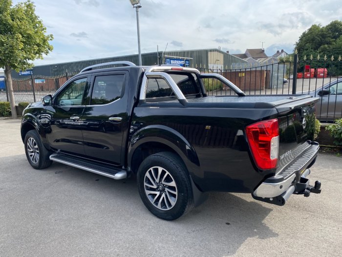 Nissan Navara Double Cab Pick Up Tekna 2.3dCi 190 4WD Pick Up Diesel Black