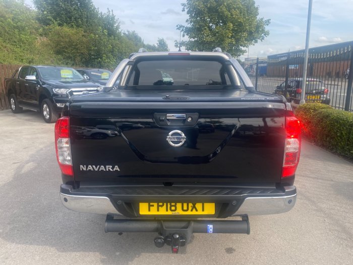 Nissan Navara Double Cab Pick Up Tekna 2.3dCi 190 4WD Pick Up Diesel Black