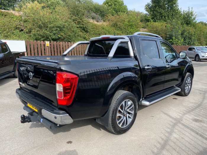 Nissan Navara Double Cab Pick Up Tekna 2.3dCi 190 4WD Pick Up Diesel Black