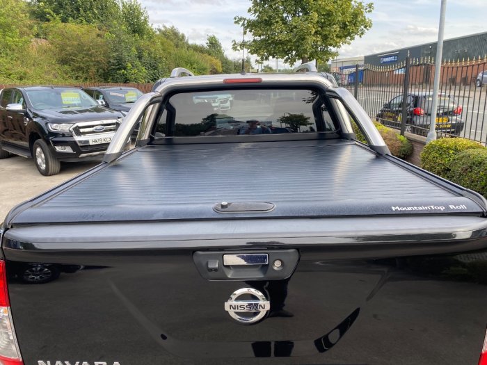 Nissan Navara Double Cab Pick Up Tekna 2.3dCi 190 4WD Pick Up Diesel Black