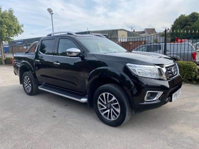Nissan Navara Double Cab Pick Up Tekna 2.3dCi 190 4WD Pick Up Diesel Black
