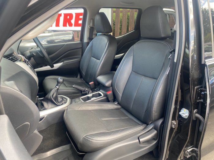 Nissan Navara Double Cab Pick Up Tekna 2.3dCi 190 4WD Pick Up Diesel Black
