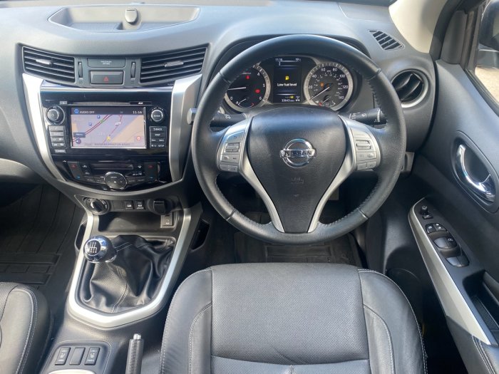 Nissan Navara Double Cab Pick Up Tekna 2.3dCi 190 4WD Pick Up Diesel Black