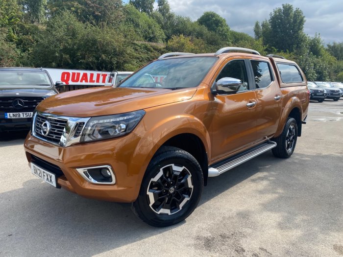 Nissan Navara Double Cab Pick Up Tekna 2.3dCi 190 TT 4WD Auto Pick Up Diesel Yellow