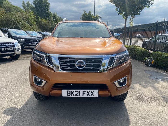 Nissan Navara Double Cab Pick Up Tekna 2.3dCi 190 TT 4WD Auto Pick Up Diesel Yellow
