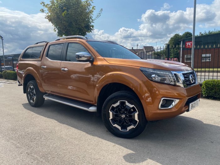 Nissan Navara Double Cab Pick Up Tekna 2.3dCi 190 TT 4WD Auto Pick Up Diesel Yellow