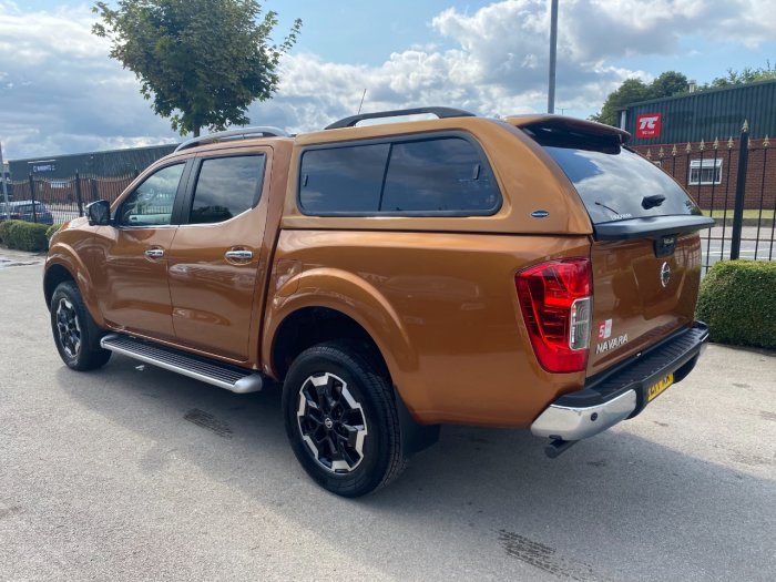 Nissan Navara Double Cab Pick Up Tekna 2.3dCi 190 TT 4WD Auto Pick Up Diesel Yellow