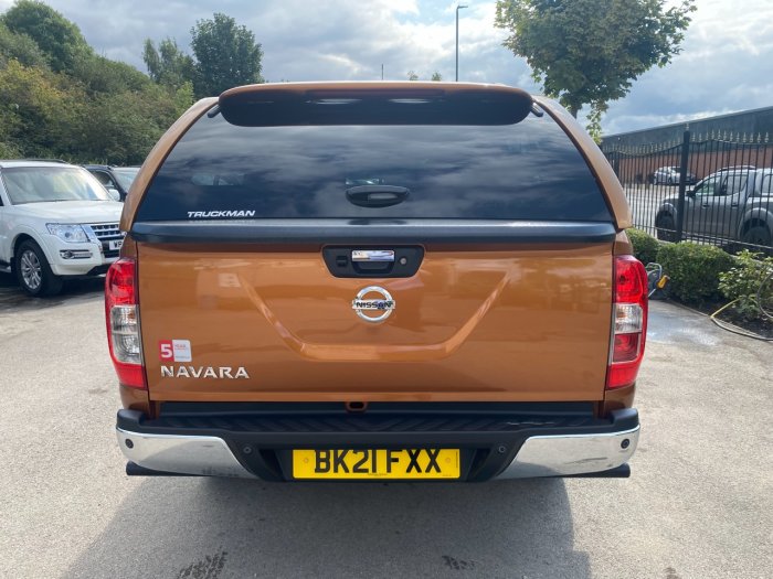 Nissan Navara Double Cab Pick Up Tekna 2.3dCi 190 TT 4WD Auto Pick Up Diesel Yellow